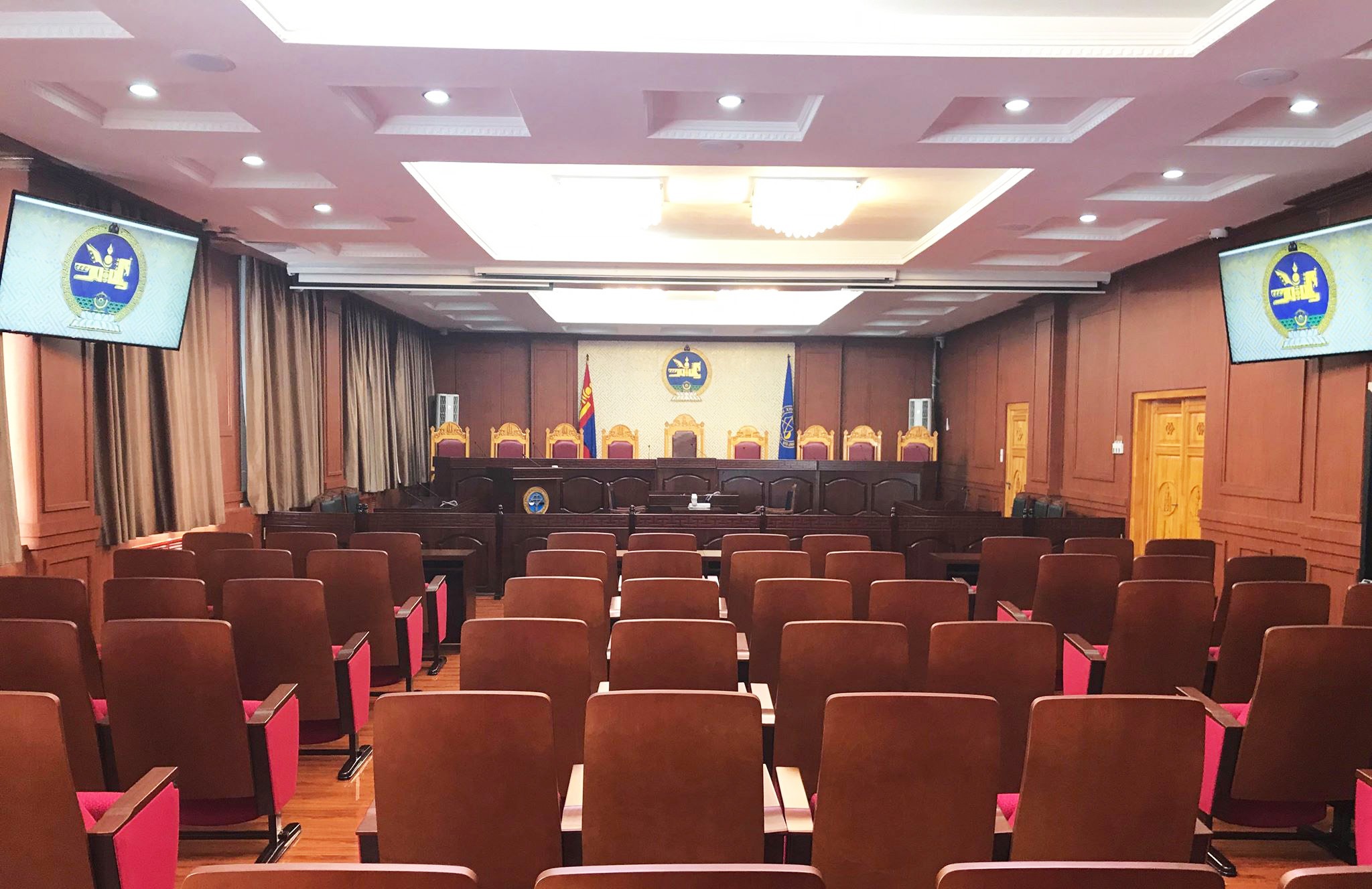 Read more about the article Үндсэн хуулийн цэцийн дунд суудлын хуралдаан болно