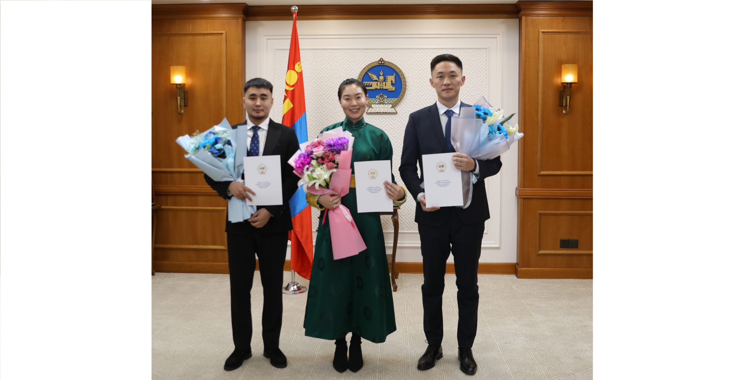 Read more about the article Төрийн жинхэнэ албан хаагчийн тангараг өргөлөө