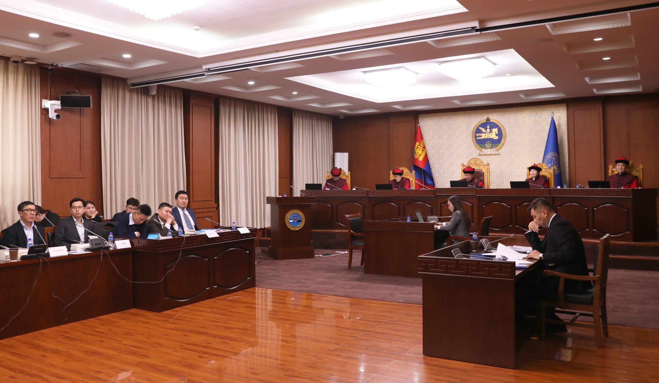 Read more about the article Үндсэн хуулийн цэцийн дунд суудлын хуралдаан маргааш үргэлжлэн явагдана