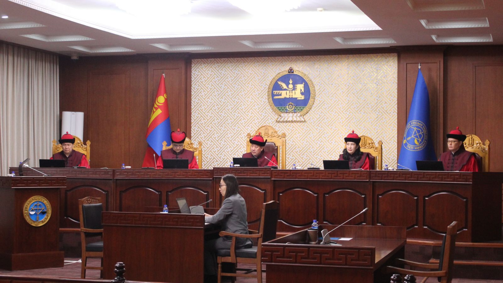 Read more about the article Монгол Улсын Үндсэн хуулийн цэцийн дунд суудлын хуралдаан болов