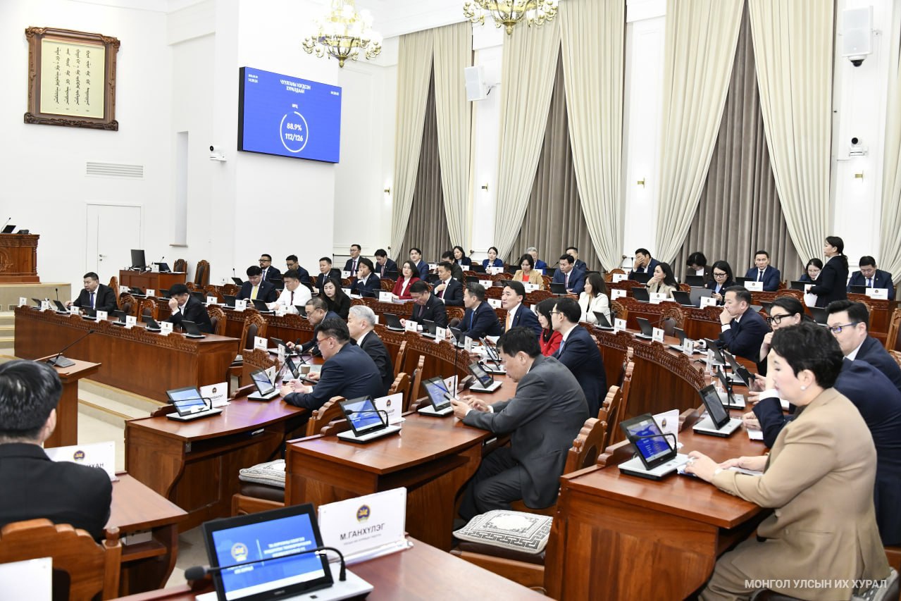 Read more about the article Үндсэн хуулийн цэцийн 2025 оны 11 дүгээр дүгнэлтийг хэлэлцэв