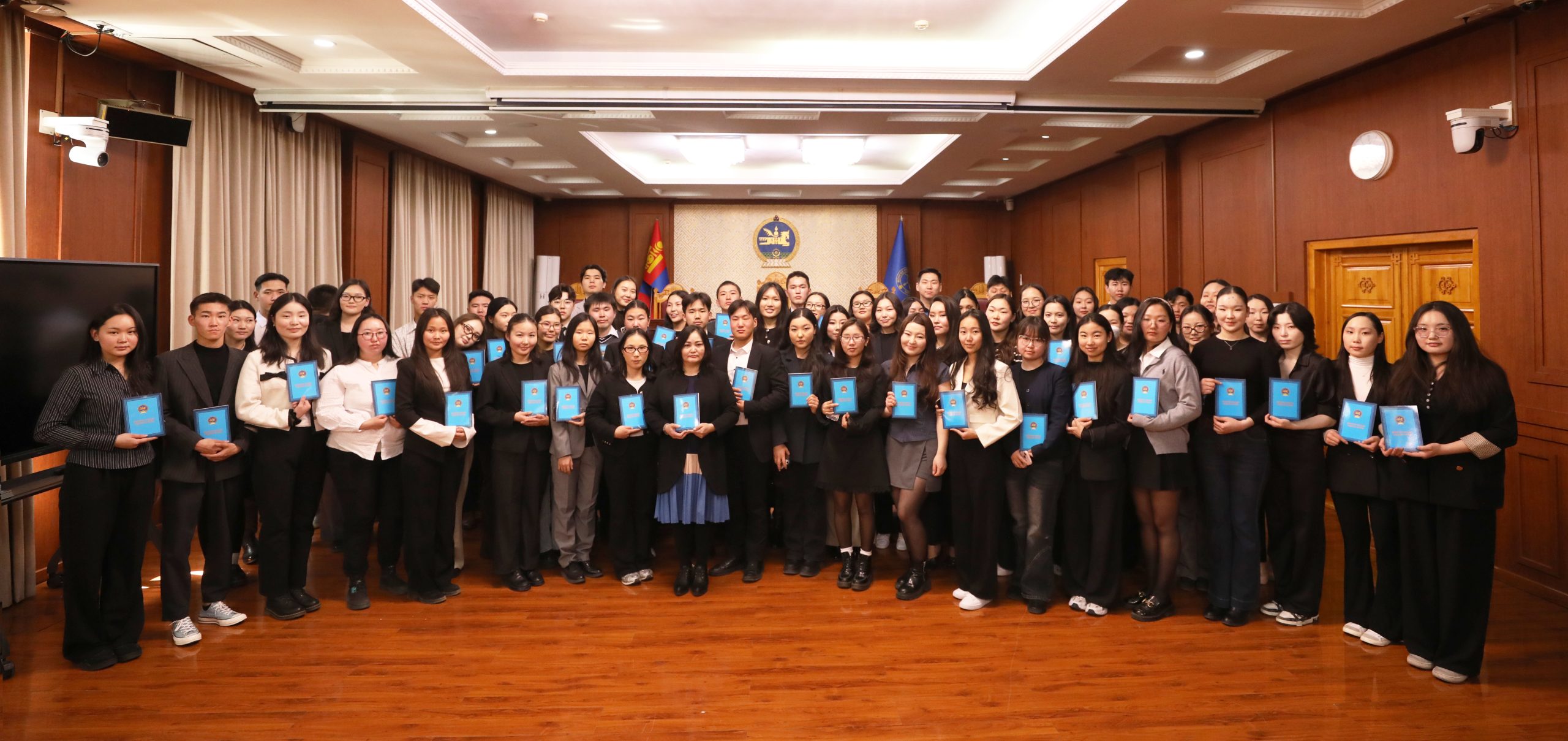 Read more about the article МУИС-ийн багш, оюутнууд Үндсэн хуулийн цэцийн үйл ажиллагаатай танилцлаа