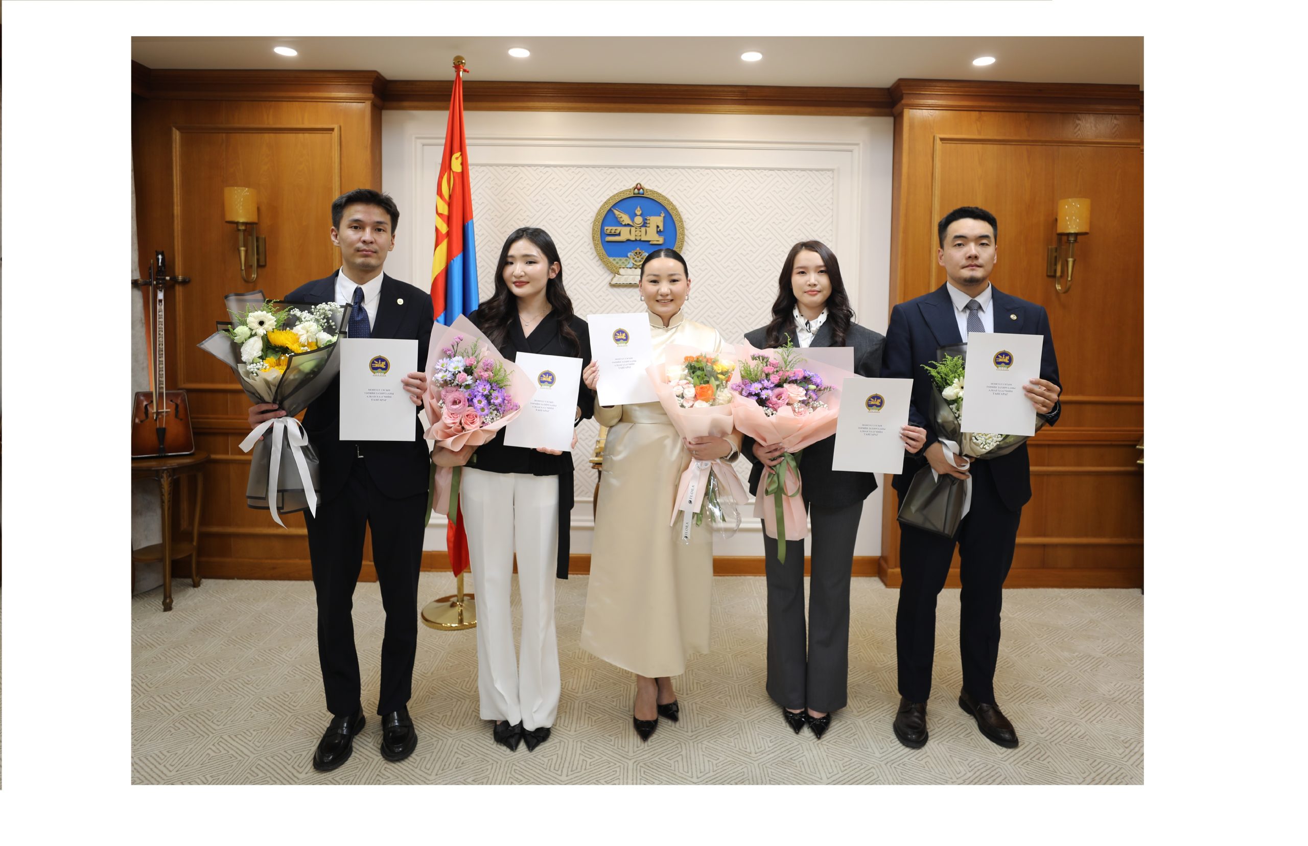 Read more about the article Төрийн жинхэнэ албан хаагчийн тангараг өргөлөө